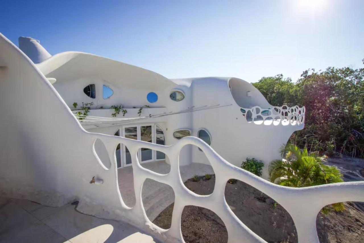 Alterhome Swan Villas With Swimming Pool And Ocean Views Placencia Exterior photo