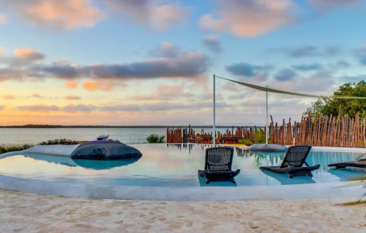 Alterhome Swan Villas With Swimming Pool And Ocean Views Placencia Exterior photo